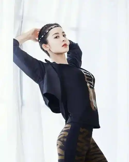 古力娜扎健身照片,翘臀美腿好性感!_身材_瑜伽_紧身