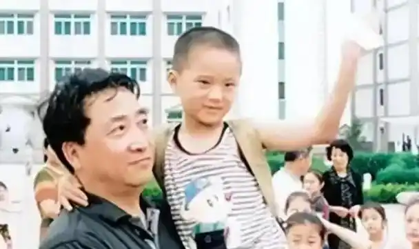 回顾姜昆我这辈子正确的决定就是不顾妻子反对收养了一个孤儿