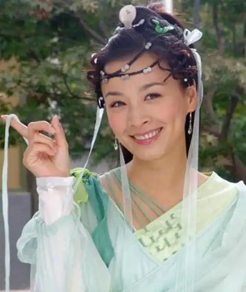 回顾张庭夫妇童年经历