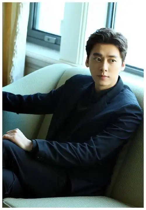 李易峰初五不躲避镜头素颜拜神照曝光未见明星架脸