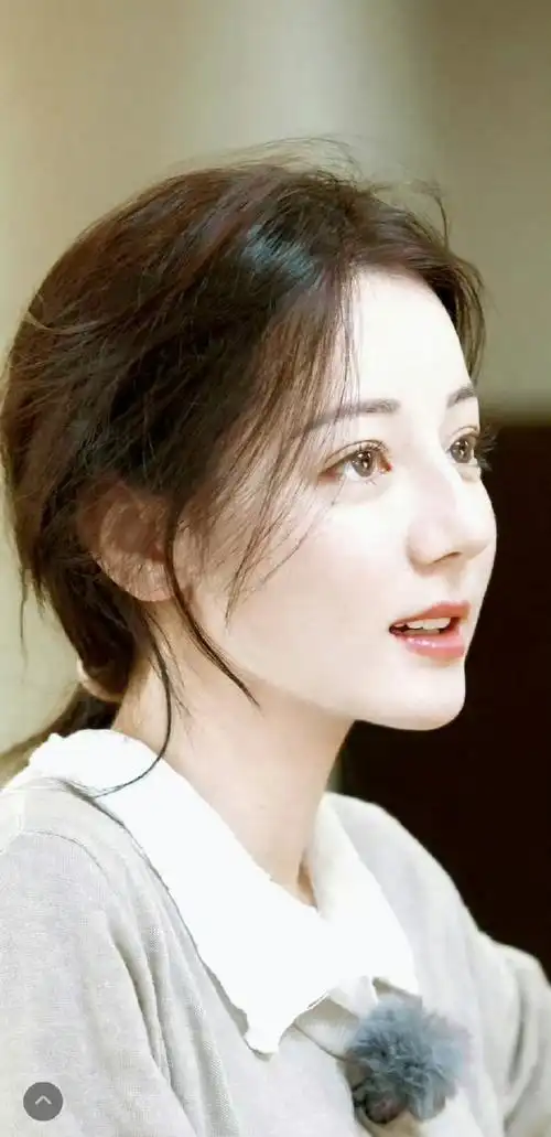 原来迪丽热巴一直是素颜