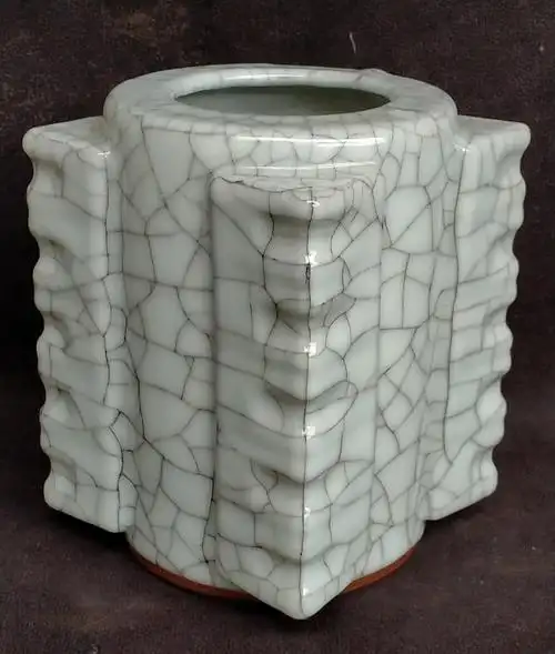 宋:官窑月白釉琮式瓶.高14.5cm口径10.3cm宽10.8cmx10.8cm