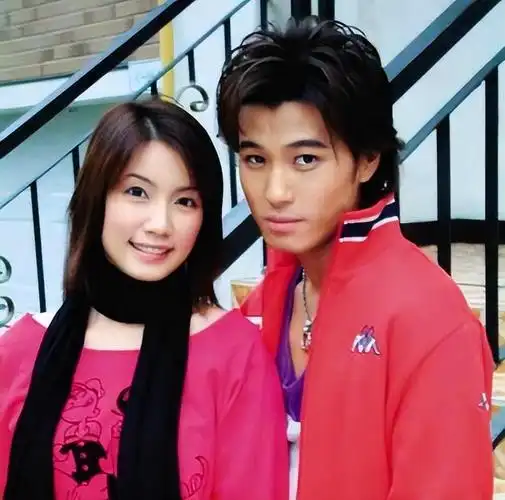 而当时的许绍洋才刚刚跟前女友分手,转身就被林韦君给迷住了,也不顾她