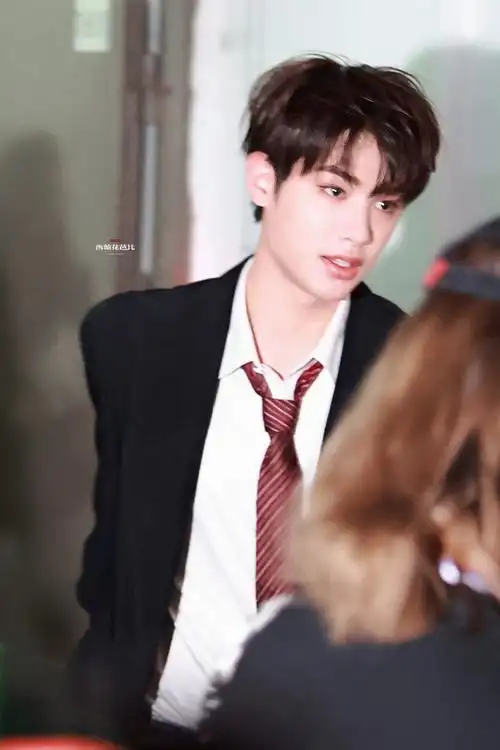 黄明昊战至巅峰