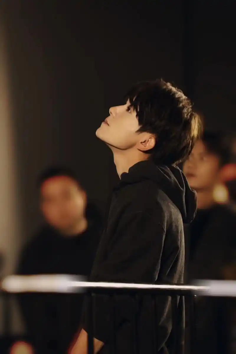 tfboys新闻200322易烊千玺侧颜杀合集高贵冷艳气质非凡