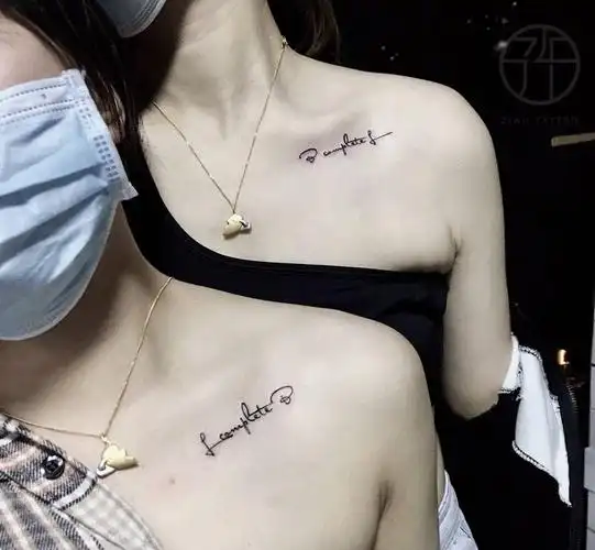 字母纹身图片_胸部纹身图案