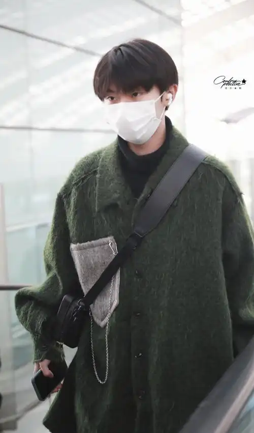 马嘉祺的墨绿色大衣好好看!这是什么冬日暖男