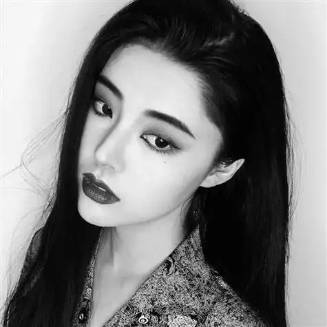 女生霸气头像黑白女王范