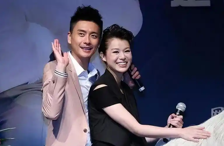 回顾黄宗泽同居8年都不愿娶胡杏儿失去才后悔至今仍未婚