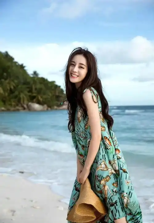 迪丽热巴676767海边照太美了