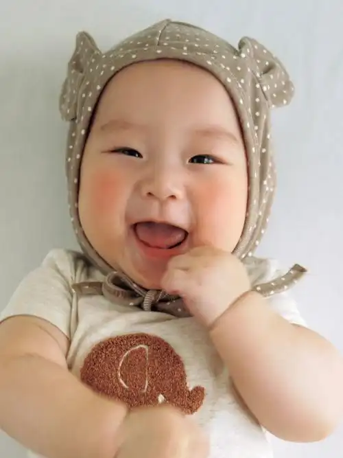 可爱希望长了也会比较帅98就快满一岁了从小到大你就那么爱笑也爱闹