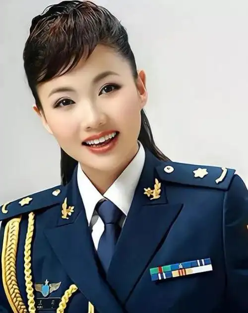 军装还得军人穿这12位女歌手的军装照个个英姿飒爽韵味十足