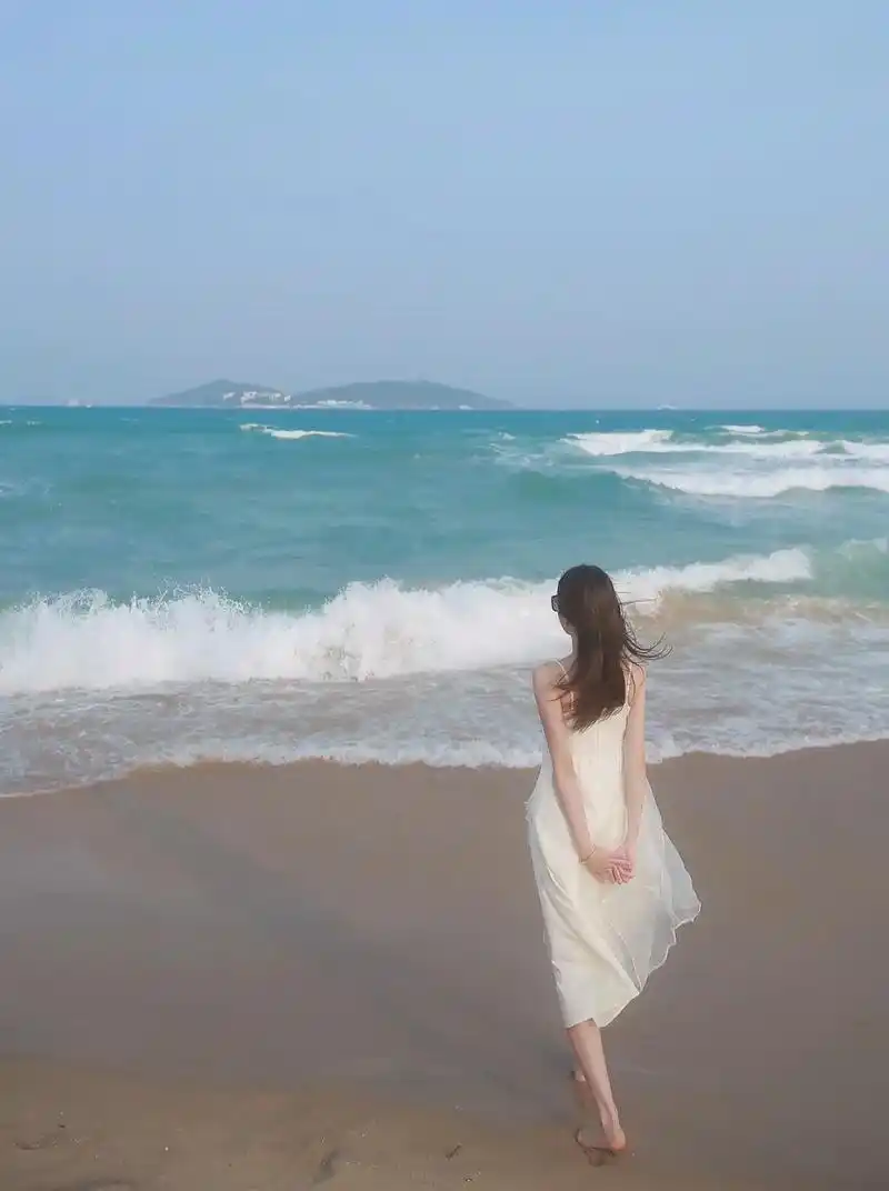 相逢的意义是彼此照亮,不然的话一个人看海也很浪漫