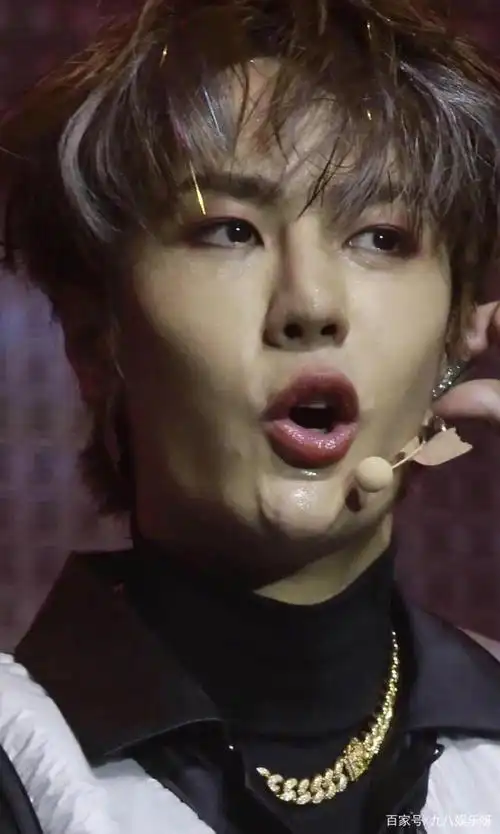 王一博真的"整容"了吗?网络对比图真假难辨,但这一点不会骗人