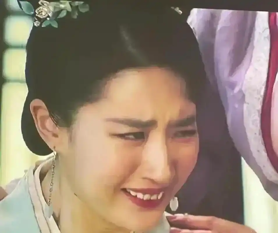 高清电视屏下的刘亦菲,龅牙真的好明显[捂脸]