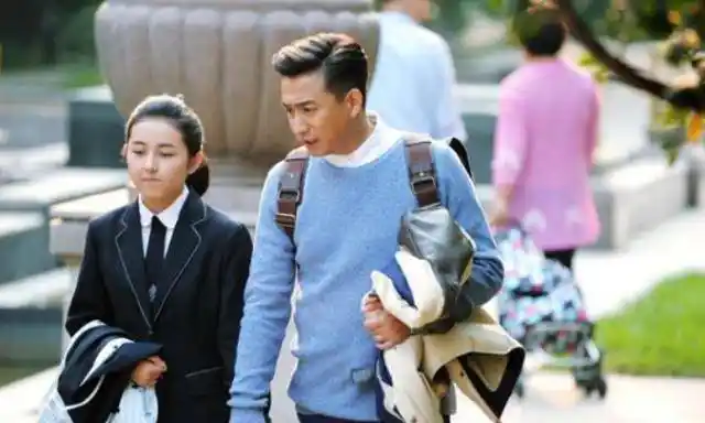 最让人羡慕的两个女孩,张子枫有黄磊,赵今麦有他!_张嘉译_感情_少年