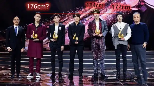 张艺兴个子有多矮新剧开机现场照曝光同行对比暴露真实身高