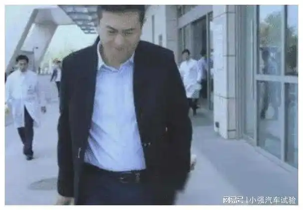 张嘉译:剃发签约后,竟被换角,实在有些无奈.