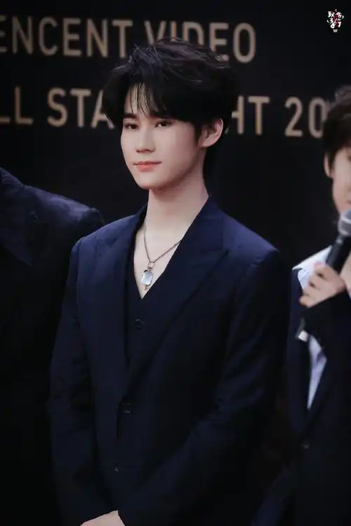 张真源 live之神##腾讯视频星光大赏##星光大赏红毯##今日星拍放送