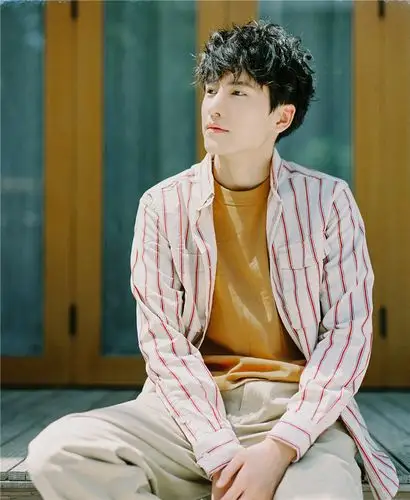 赵越最新写真曝光青春气息十足