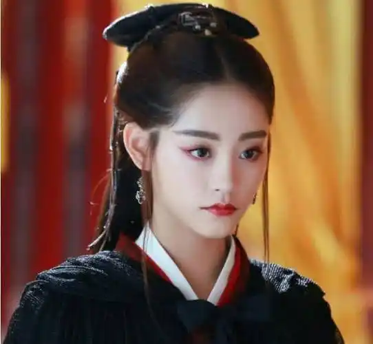 原创怪不得祝绪丹不想演清宫剧看过她罕见的清装照才知脸小也成缺点