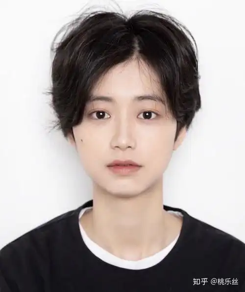 女生圆脸脸大发量少剪男头可以吗?