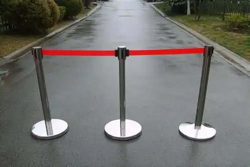 伸缩隔离带怎样用