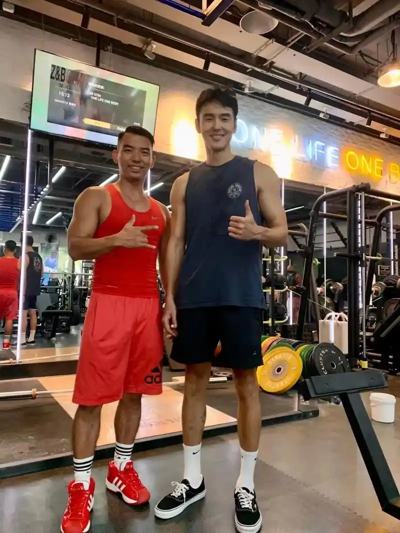 今天上班居然见到明星05阮经天 - 抖音