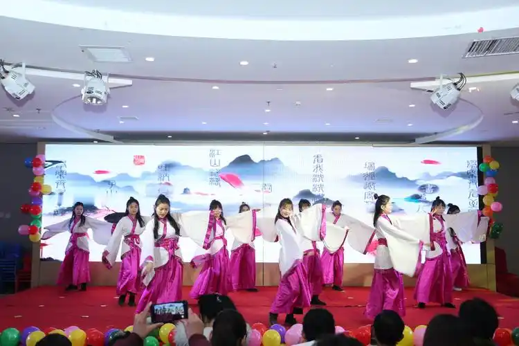 新世纪幼儿园"以礼修身,以爱感恩"元旦汇演圆满结束喽