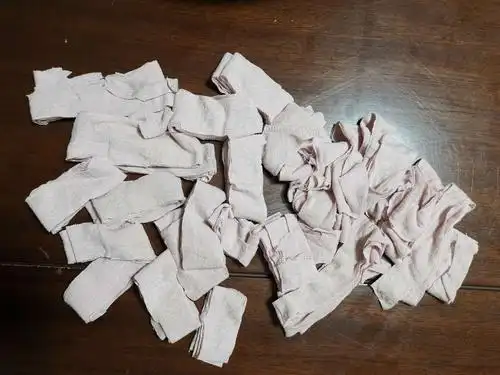 家里的袜子破了,千万不要再丢掉了,往它里面塞一