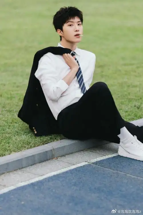 范丞丞美式证件照##范丞丞爆改邻家富少