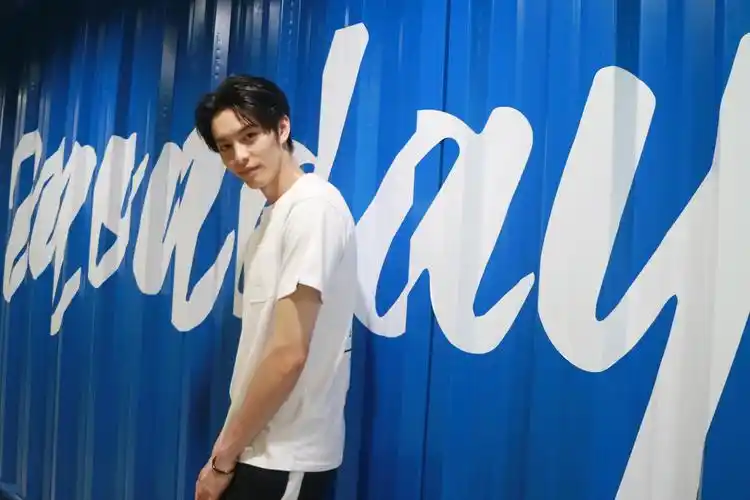 曹佑宁"星期系男友"写真曝光 高颜值校草已上线