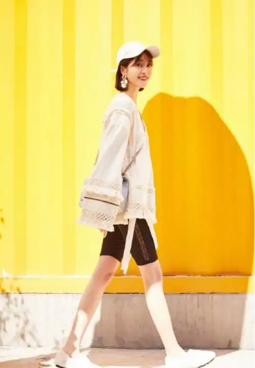 李溪芮休闲风真是惊艳羊羔绒外套运动裤五五分身材也很舒适