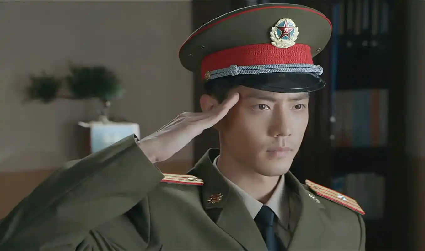 肖战顾一野敬礼#  顾一野以赤子炙诚,淬韶华丰盛; 以刚毅之脊,展战将