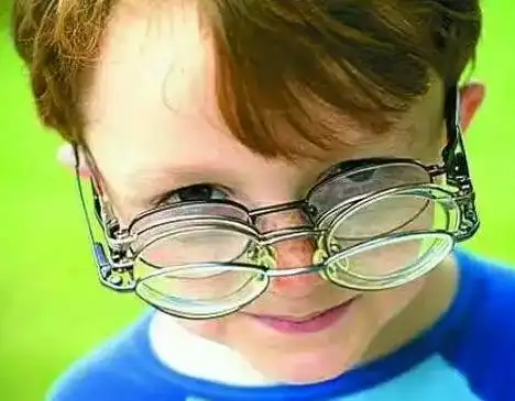 1岁孩子近视600度罪魁祸首不是手机和电视而是因为这4个原因