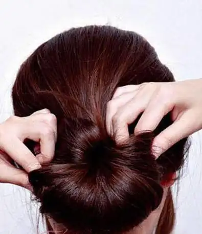 优雅慵懒扇形低发髻盘发图解