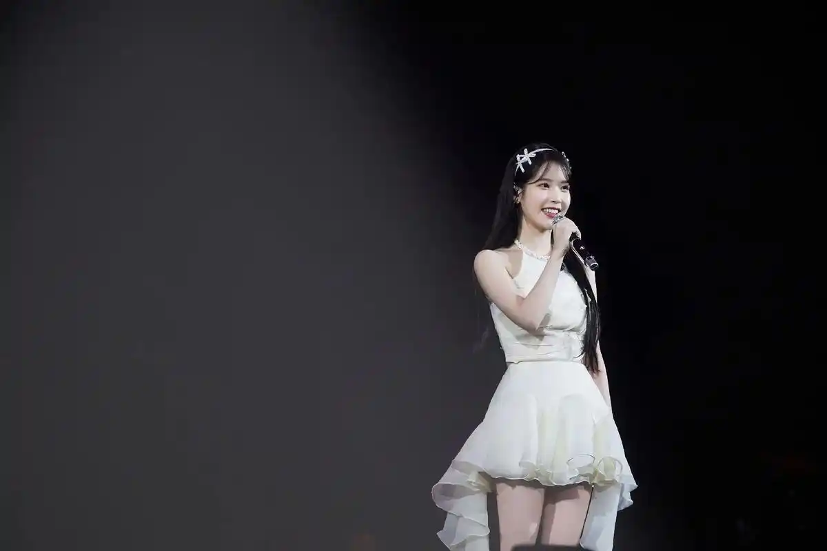 0万 关注 #创作灵感 #iu李知恩 #壁纸手机超清全面屏 # iu台北演唱会