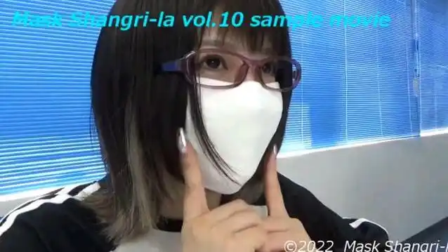 白色口罩蒙面美女