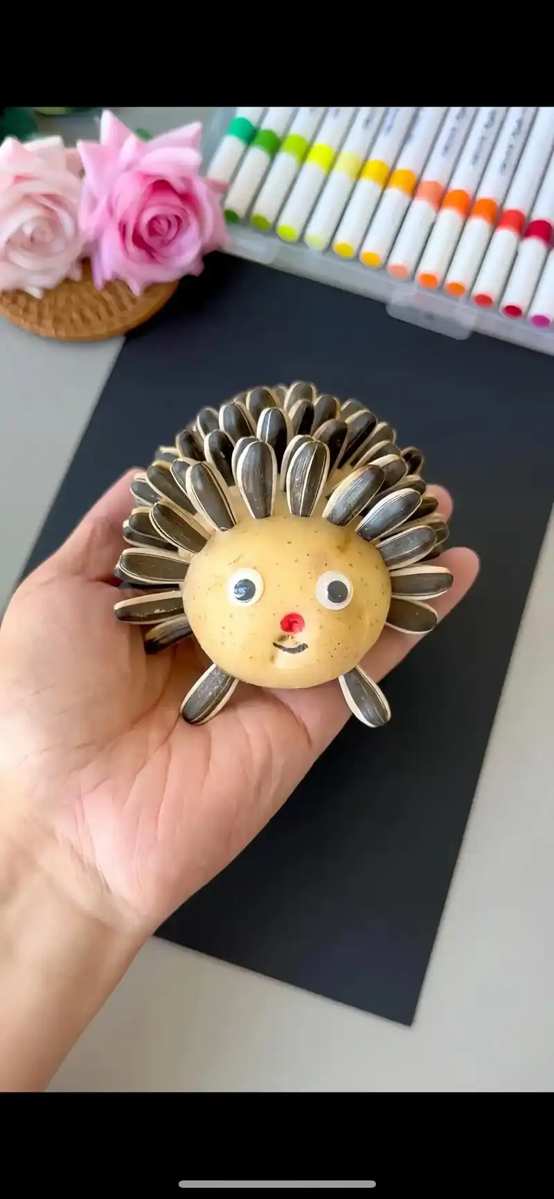 用土豆加上瓜子做的小刺猬太可爱啦,快试试吧!#幼儿园手工#创 - 抖音