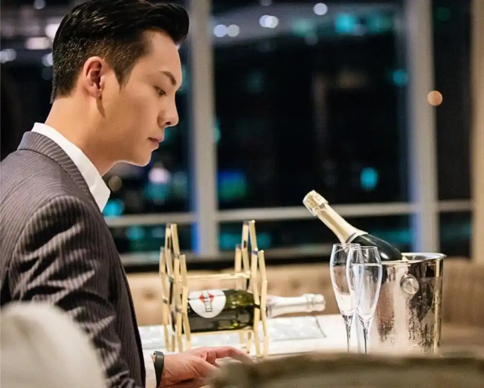 《南方有乔木》曝定档剧照,陈伟霆白百何cp感十足,李现眼前一亮