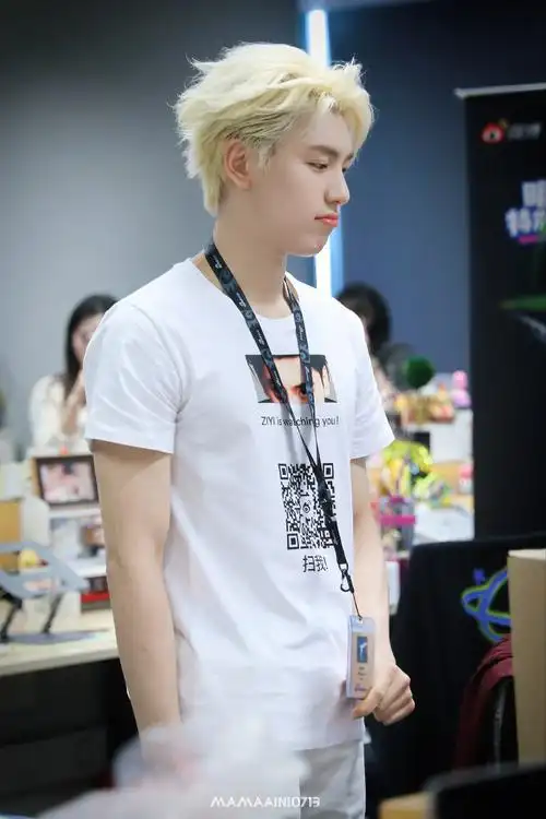 王子异[超话]##王子异新浪扫楼##今日星拍放送##王子异怼脸生图