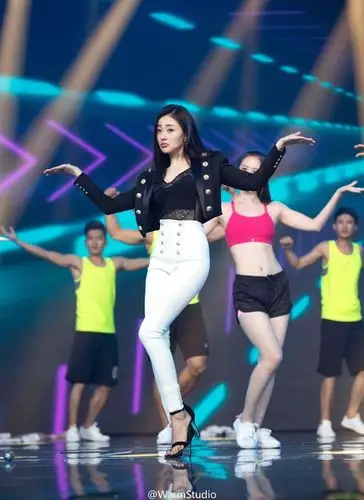 造型/美妆 张天爱