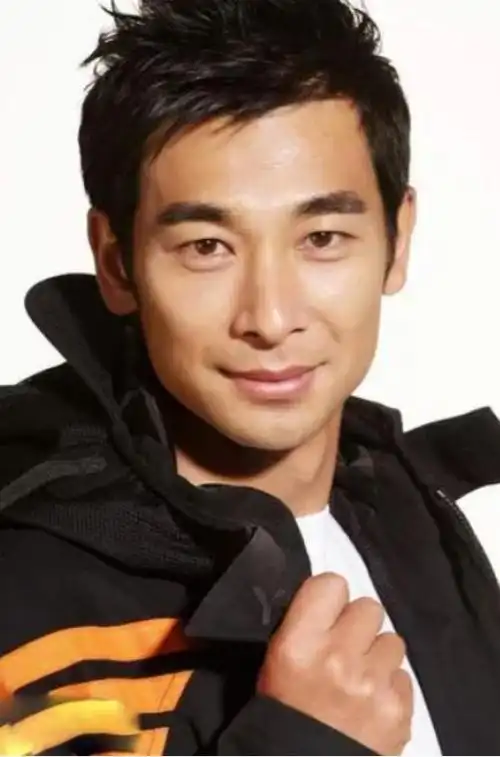 其实赵文卓长头发做发型也很帅的.