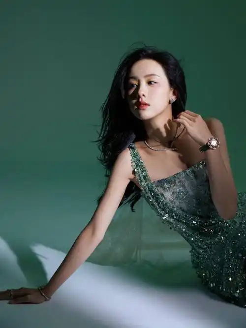 女星陈都灵时尚合集:娇艳迷人,玲珑可爱!