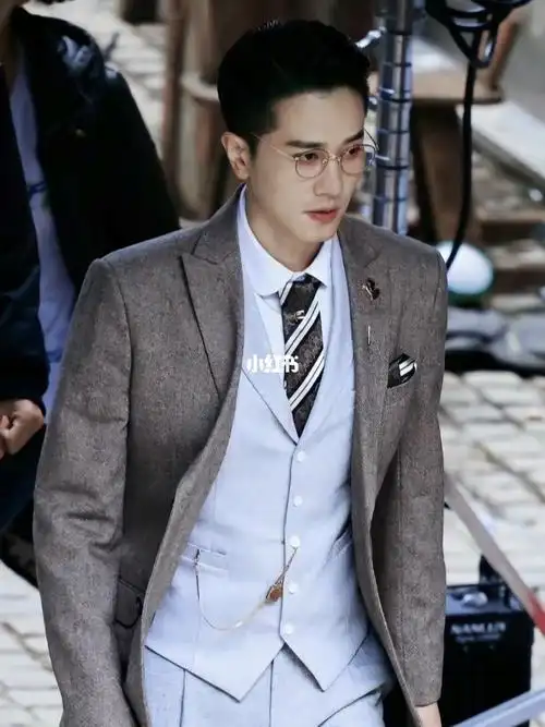 好期待啊,大哥这个造型也太帅了,都等不及播了#彭冠英  #薄冰