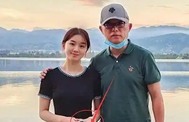 孟非的妻子李雪:青梅竹马的传奇故事家庭双丰收的人生赢家_成功_孟星