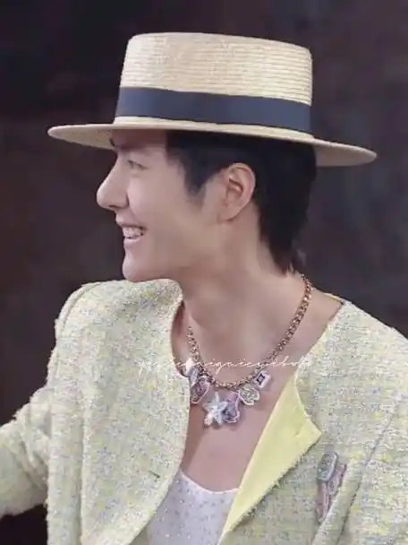 王一博歪嘴笑梦回蓝忘机#我知道王一博笑起来很好看但是不要老带蚊乔