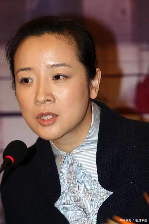 陈小艺出道即巅峰的时候嫁给小导演,两人相爱了23年,恩爱如初