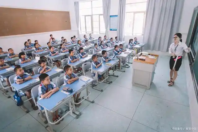 当小学生上课,注意力想要集中,父母要进行积极引导