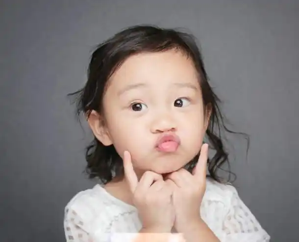 萌娃头像女生可爱嘟嘴卖萌真人图片_小女孩女生头像_头像屋